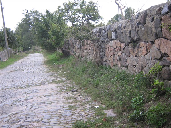 Останки старой стены Костла Доминиканцев